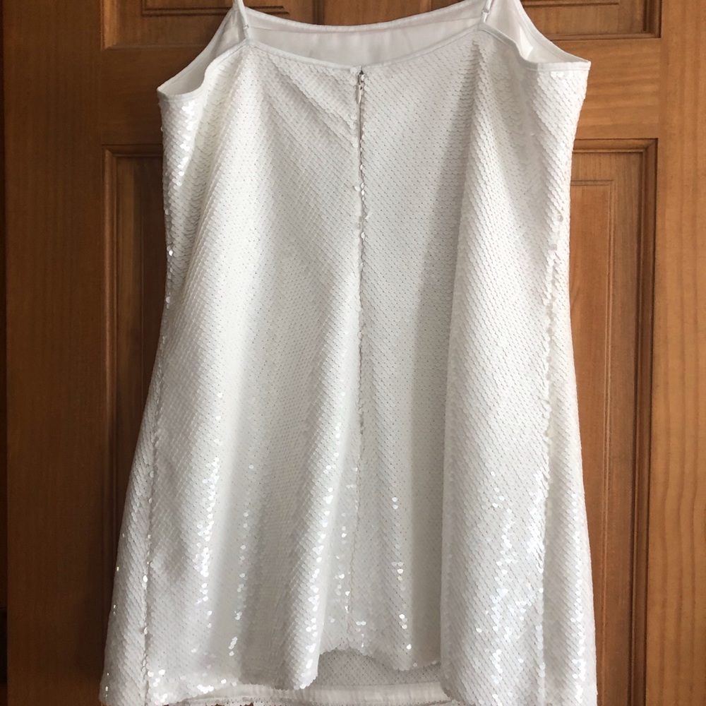 Dresses - Picture 3 of 6
